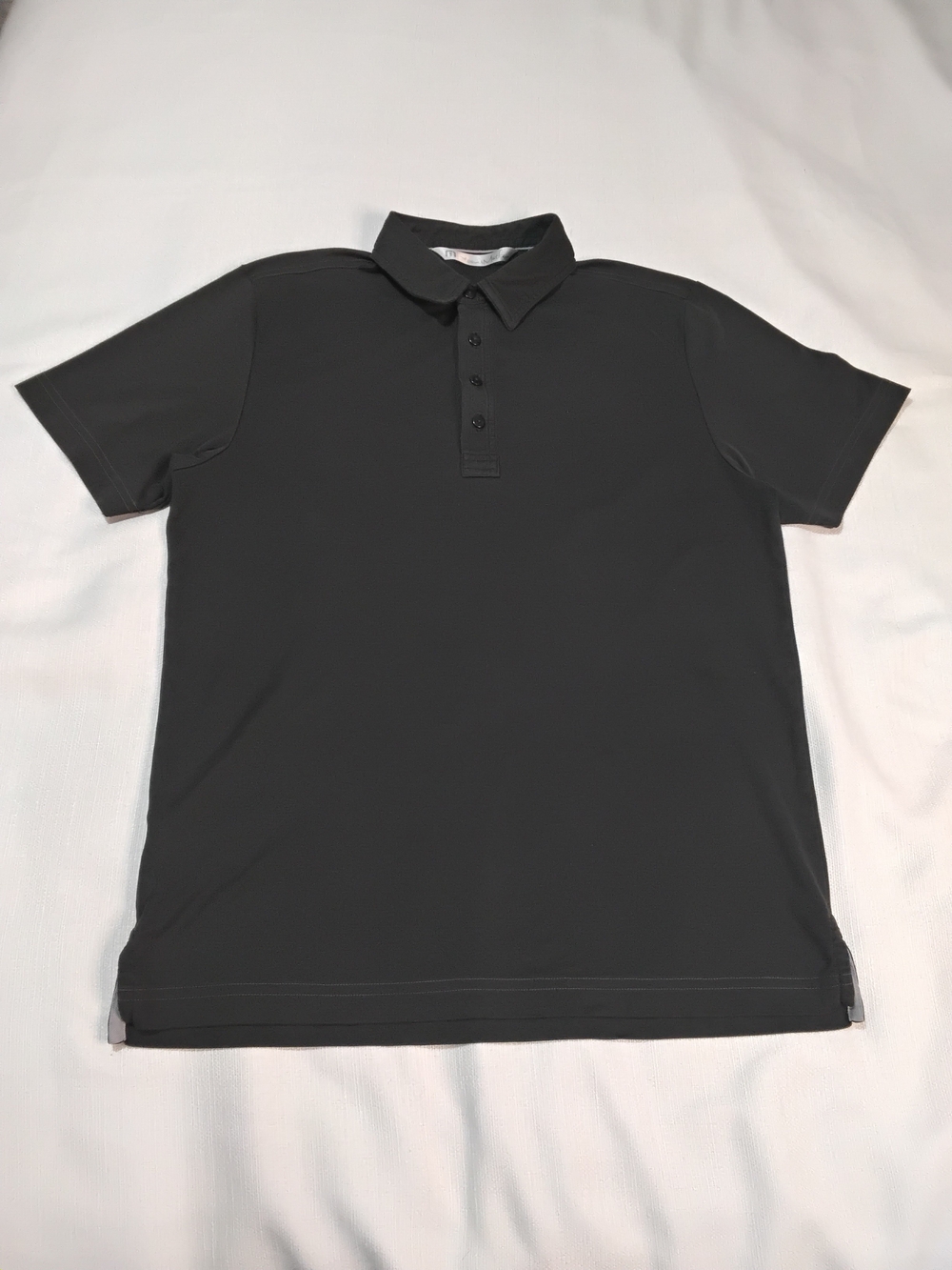 Travis Mathew Men's Sz M Black  Polo Shirt Golf Short Sleeve.